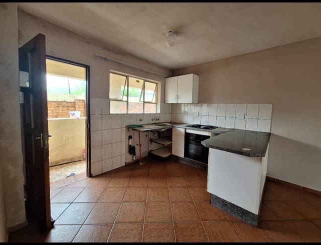 2 BEDROOM FLAT SOLD IN RENSBURG